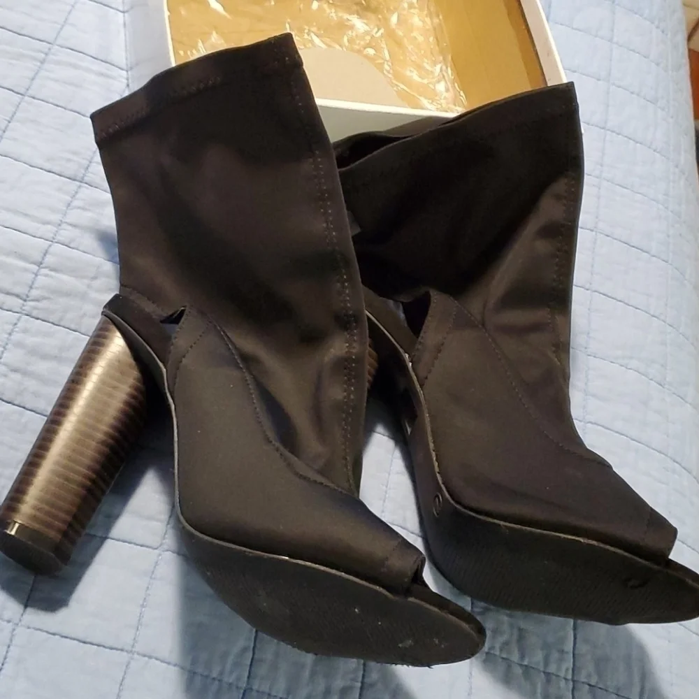Wild Diva black lycra peep toe heels - 7